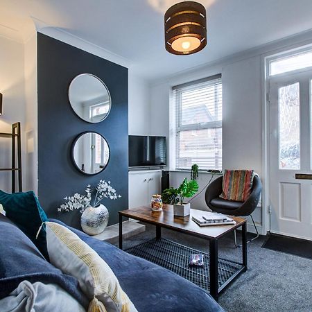 'Number 11' Central Colchester - Super Convenient 2 X Double Bed 1 X Single Bed Cottage Plus Office & Garden, 8 Min Walk Nth Station & Town Ctr, 2 Min Walk Local Shops & Restaurants מראה חיצוני תמונה