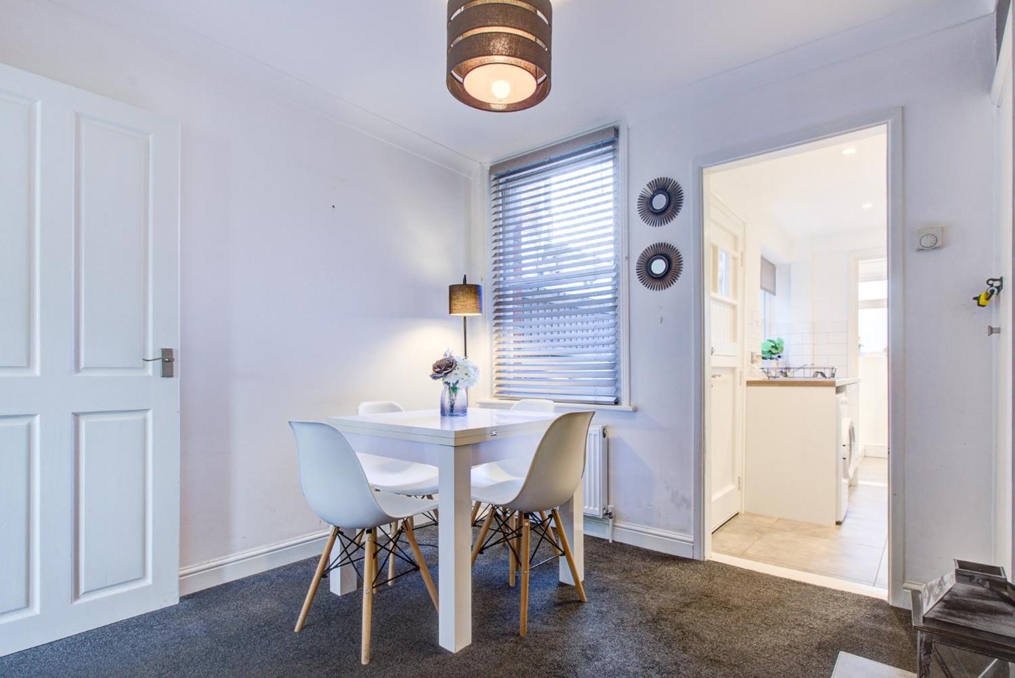 'Number 11' Central Colchester - Super Convenient 2 X Double Bed 1 X Single Bed Cottage Plus Office & Garden, 8 Min Walk Nth Station & Town Ctr, 2 Min Walk Local Shops & Restaurants מראה חיצוני תמונה