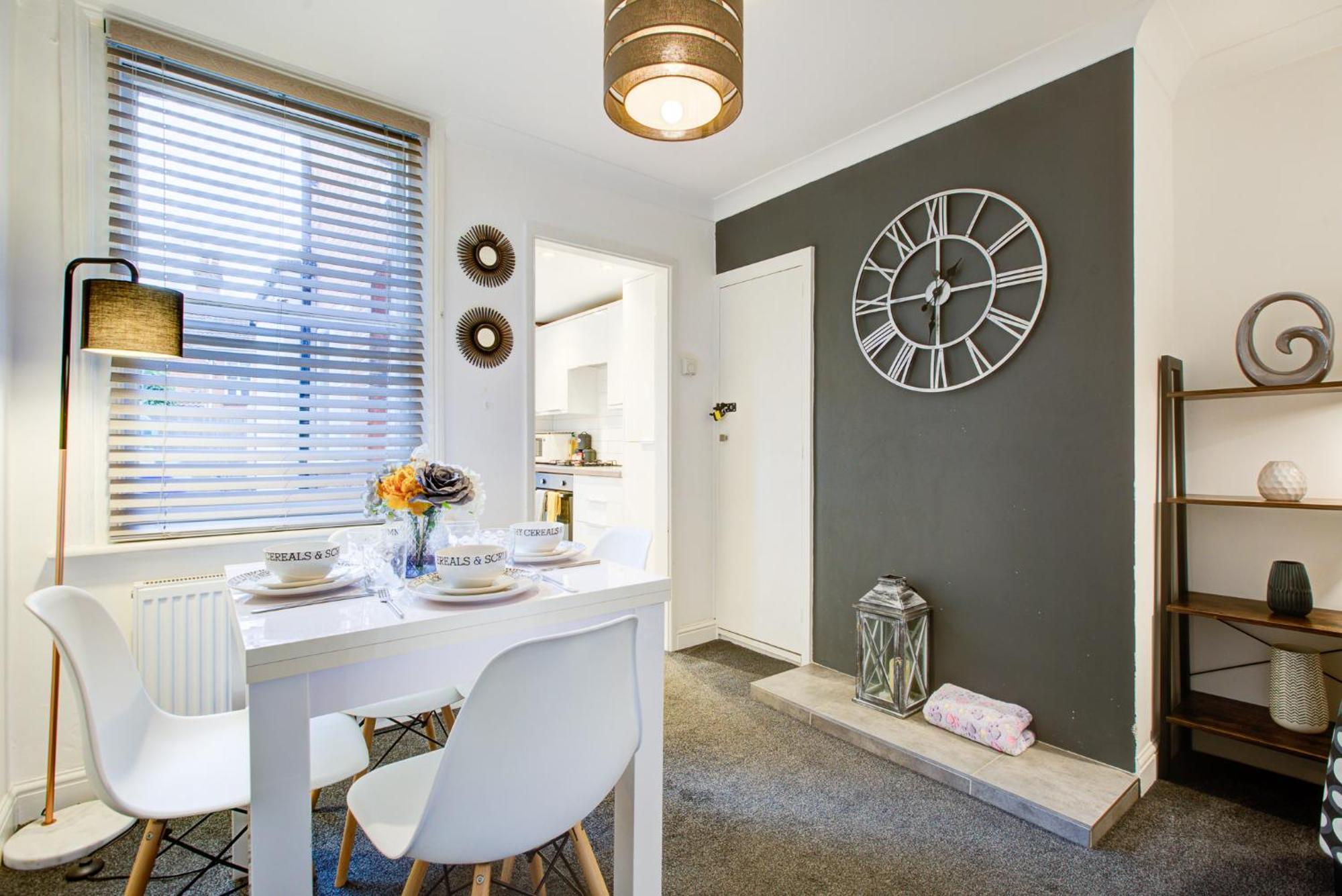'Number 11' Central Colchester - Super Convenient 2 X Double Bed 1 X Single Bed Cottage Plus Office & Garden, 8 Min Walk Nth Station & Town Ctr, 2 Min Walk Local Shops & Restaurants מראה חיצוני תמונה