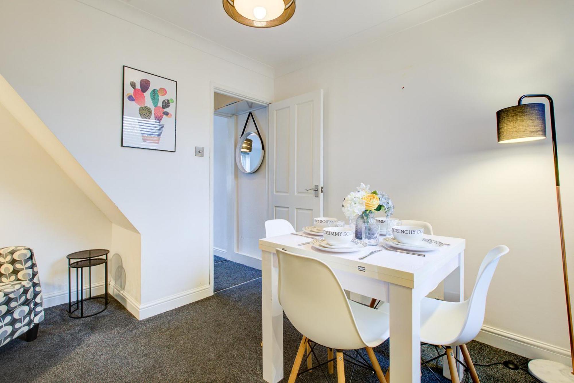 'Number 11' Central Colchester - Super Convenient 2 X Double Bed 1 X Single Bed Cottage Plus Office & Garden, 8 Min Walk Nth Station & Town Ctr, 2 Min Walk Local Shops & Restaurants מראה חיצוני תמונה