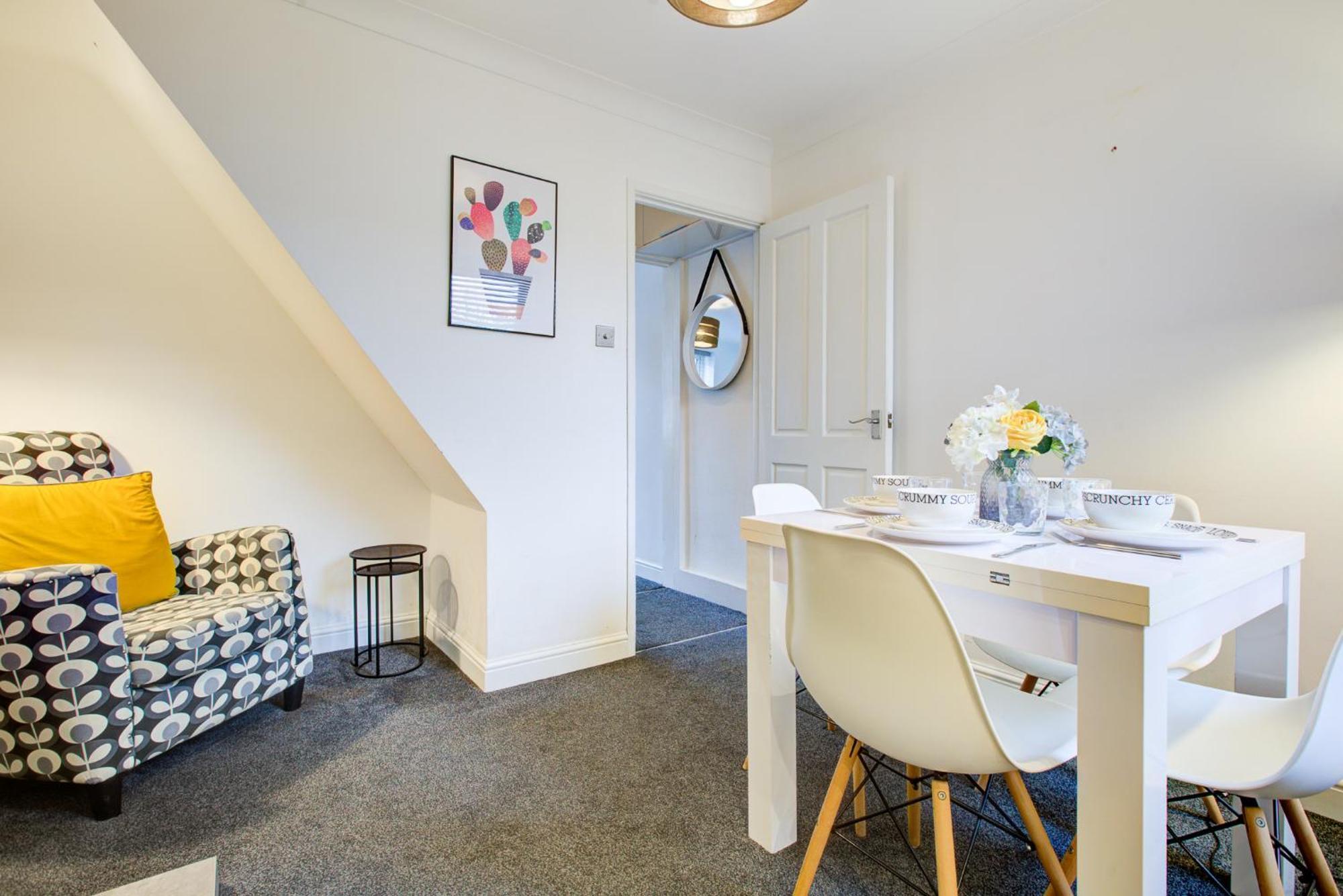 'Number 11' Central Colchester - Super Convenient 2 X Double Bed 1 X Single Bed Cottage Plus Office & Garden, 8 Min Walk Nth Station & Town Ctr, 2 Min Walk Local Shops & Restaurants מראה חיצוני תמונה