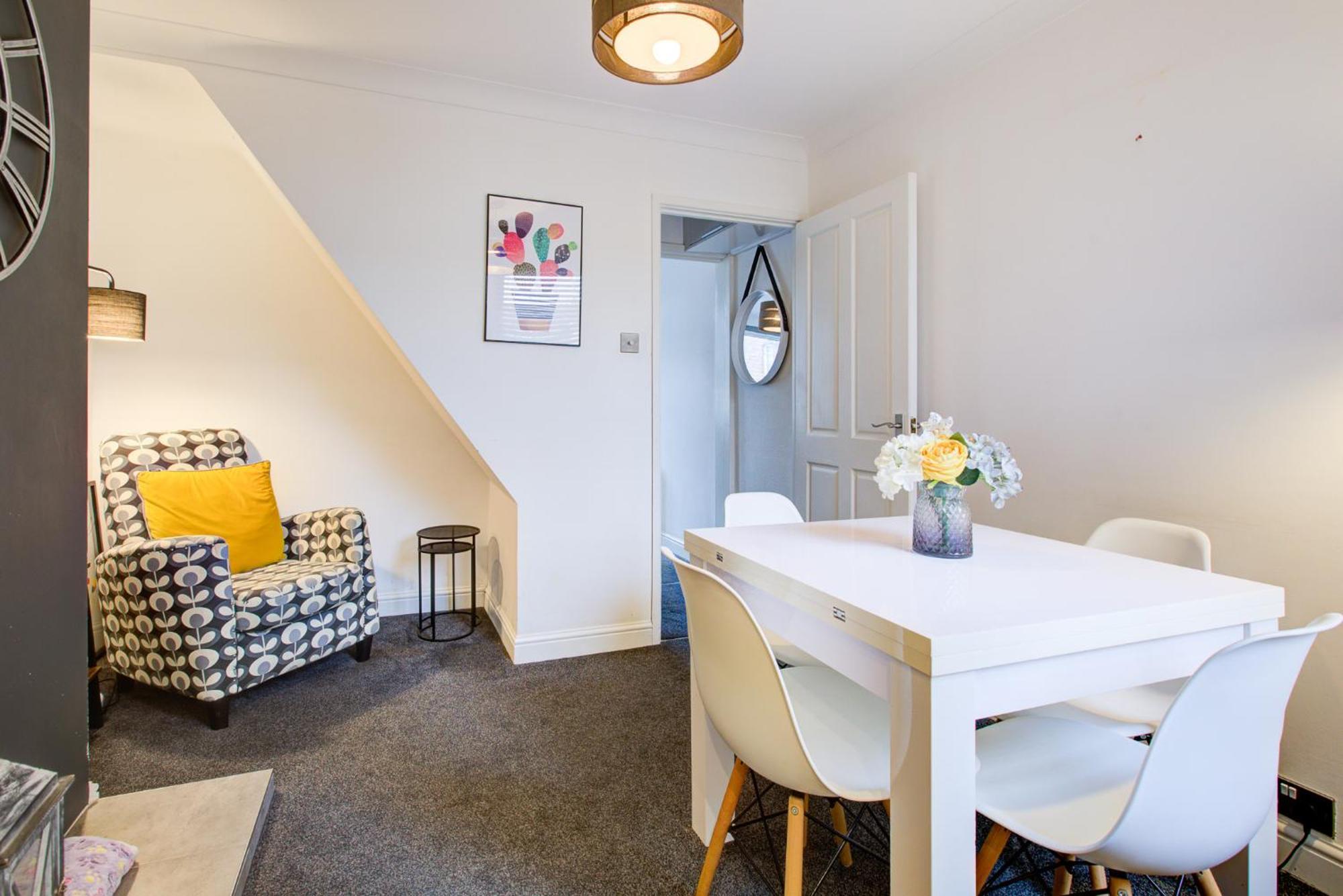'Number 11' Central Colchester - Super Convenient 2 X Double Bed 1 X Single Bed Cottage Plus Office & Garden, 8 Min Walk Nth Station & Town Ctr, 2 Min Walk Local Shops & Restaurants מראה חיצוני תמונה